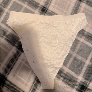 Dippin Daisys White high waisted bottoms!